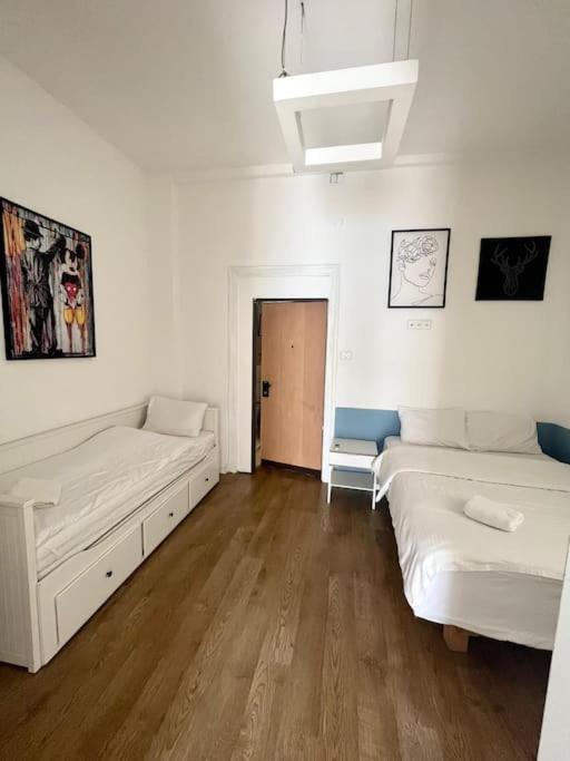 Cool 2 Bedrooms 2 Livingrooms Apartment *