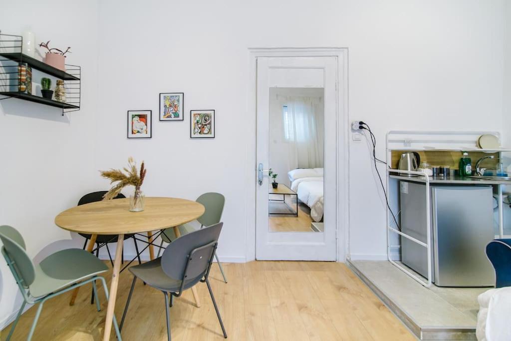 Cool 2 Bedrooms 2 Livingrooms Apartment