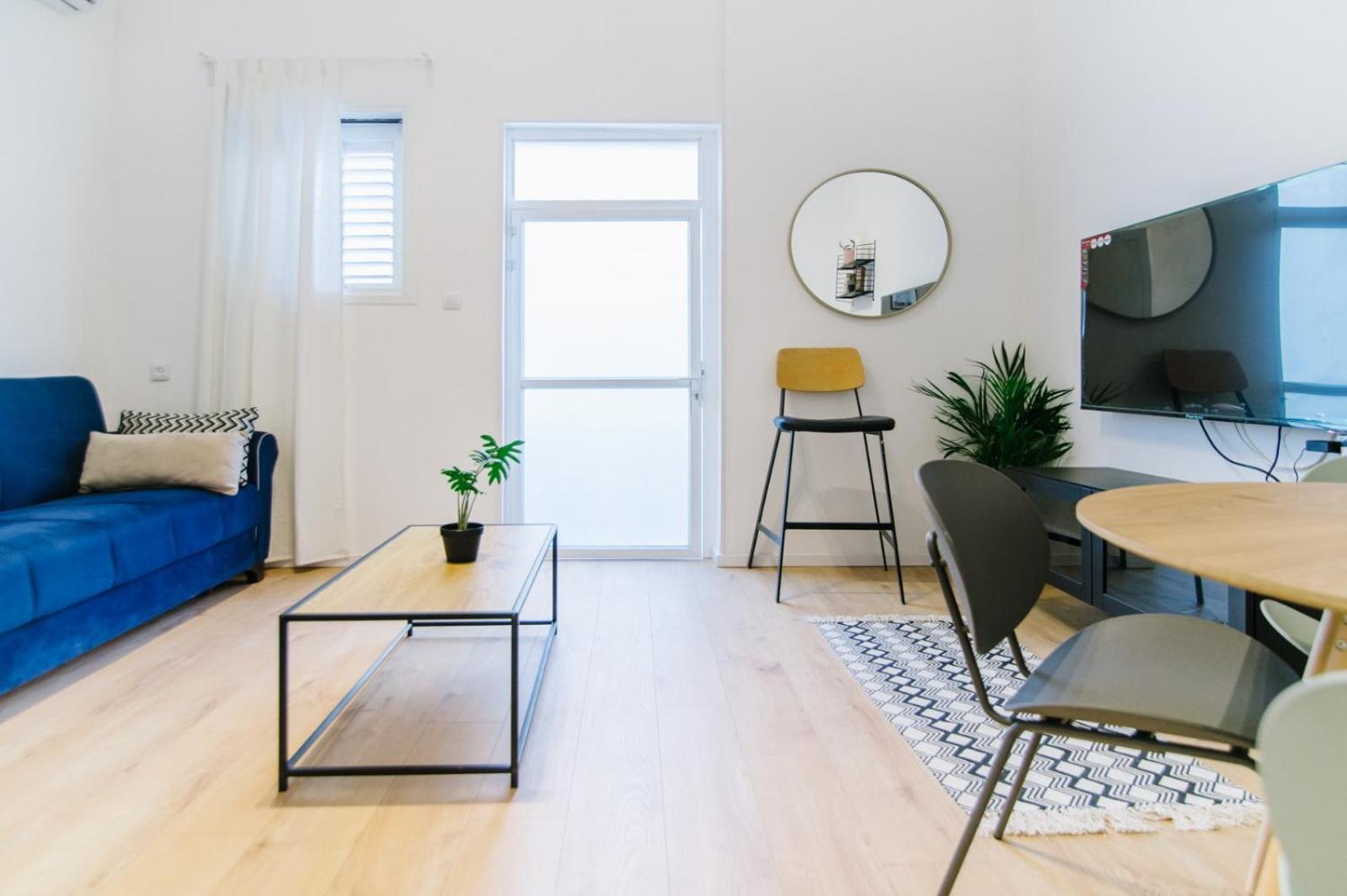 Cool 2 Bedrooms 2 Livingrooms Apartment